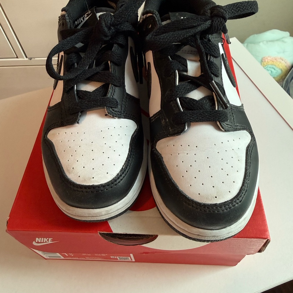 Nike Kids Sneakers in Black and White